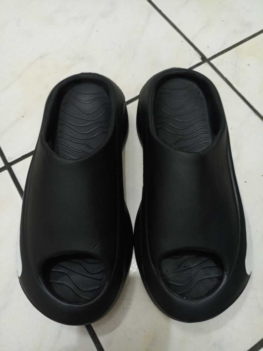 Vând șlapi Flip Flops