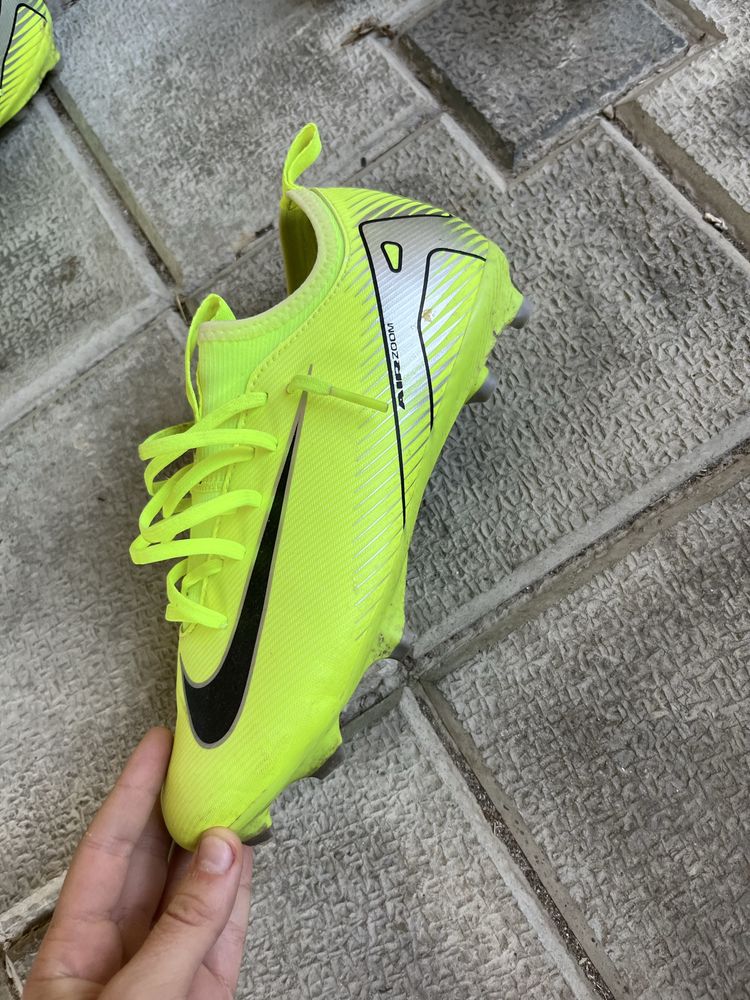 Ghete Fotbal Nike Mercurial  marimea 37,5
