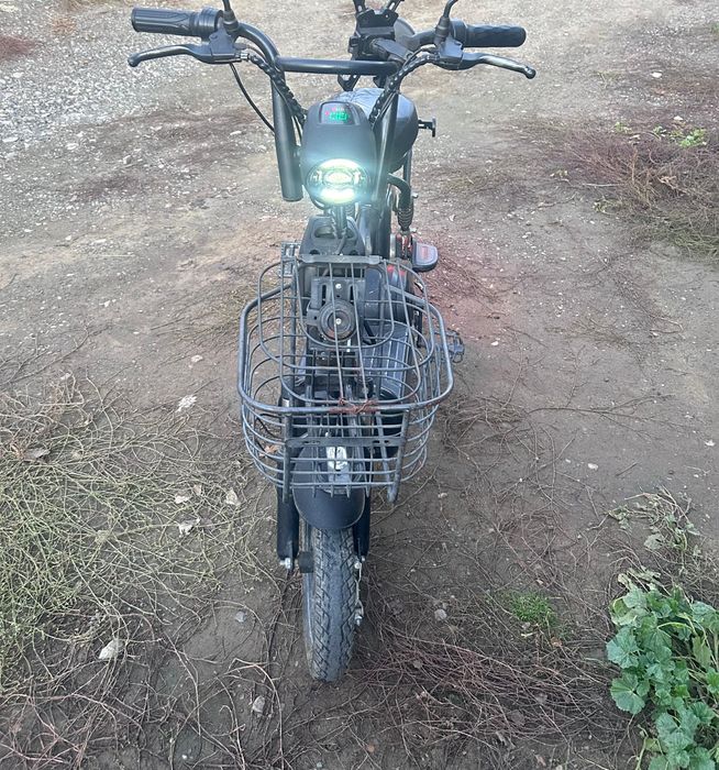 Scuter electric        .