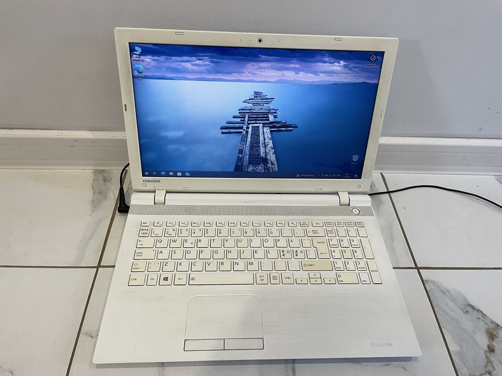 Toshiba Satellite C55- SSD-240Gb, Ram- 4 Gb