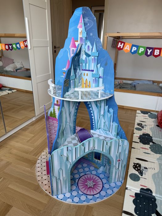 Замъкът Арендел на Елза “Замръзналото кракство” Frozen; замък Disney