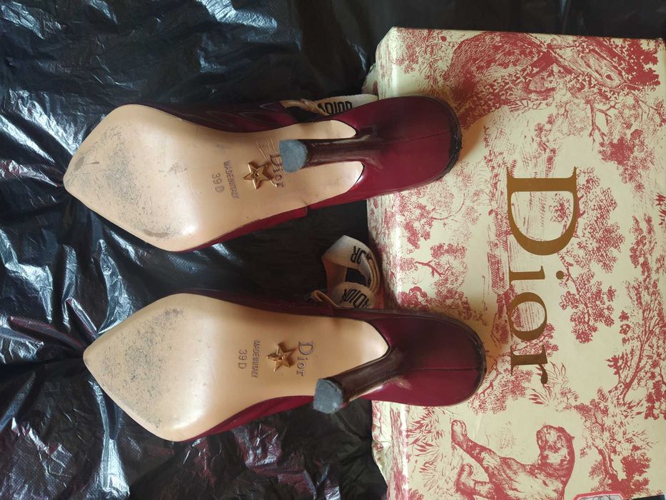Christian Dior J'Adior Patent Leather Slingback Pumps. MT 1117