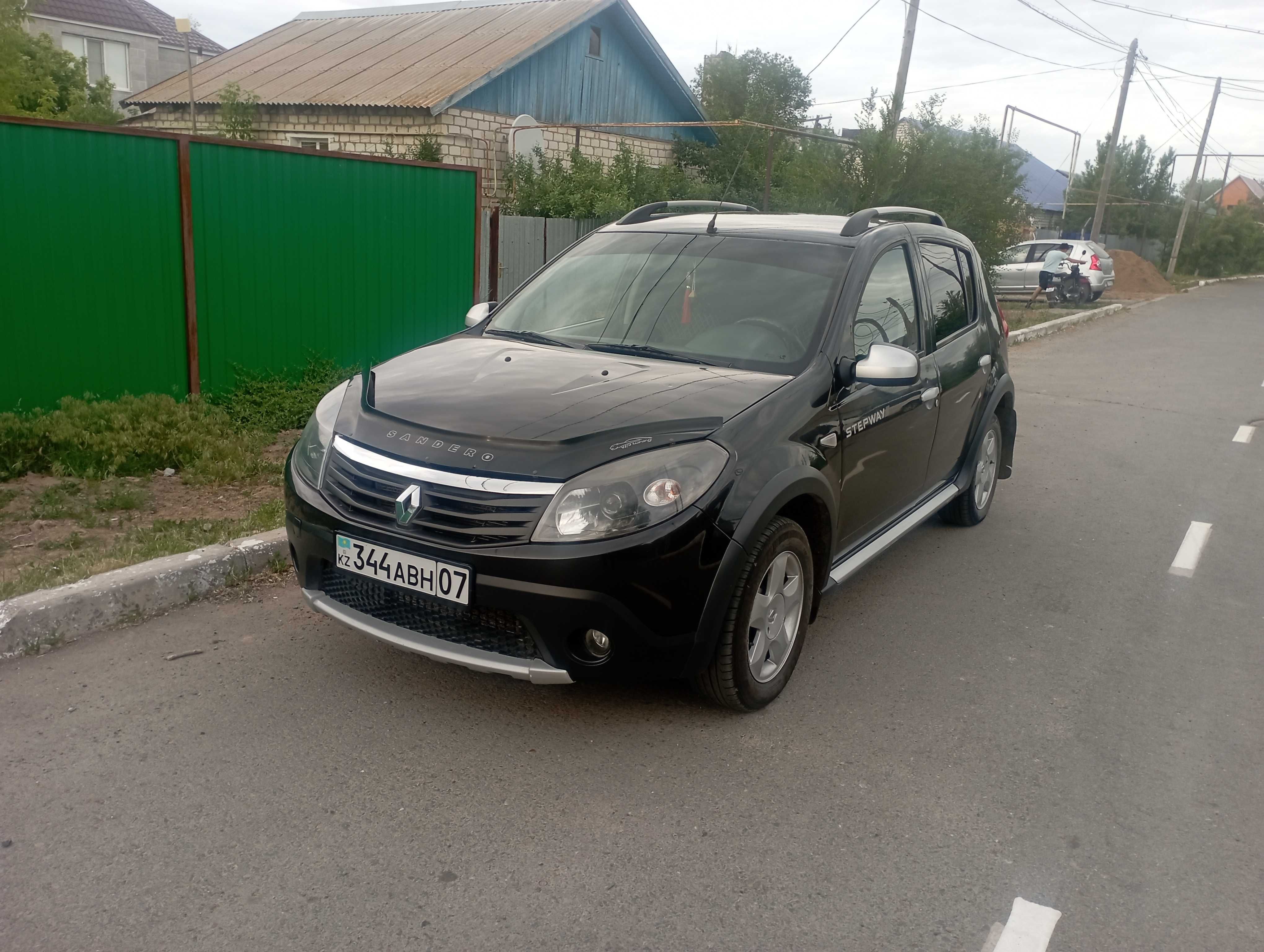 Продается автомашина марки "Renault Sandero Stepway"