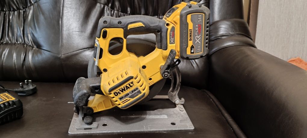 Dewalt DCS575 54v Ръчен Циркуляр