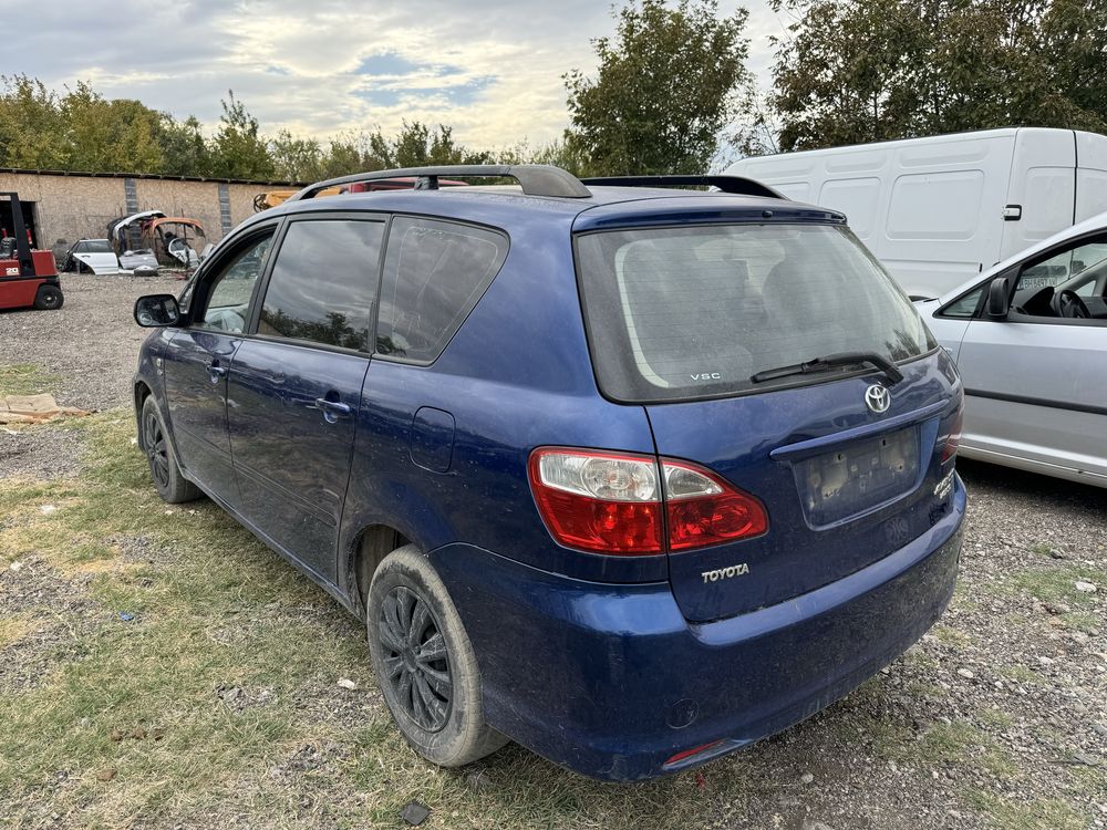 Toyota avensis verso 2.0 dizel  само на части
