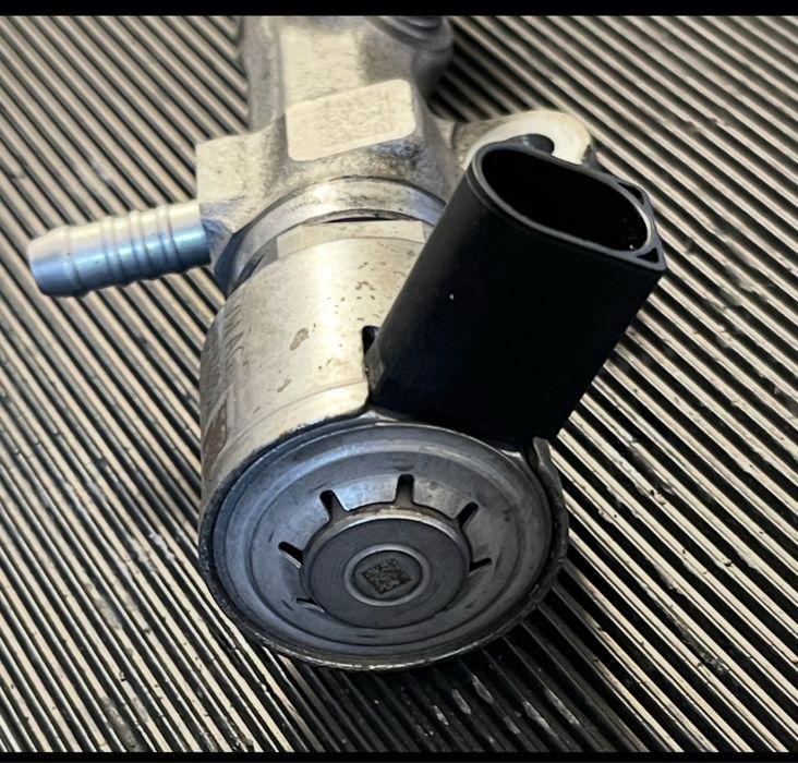 Rampa injectoare passat b8. 04L089G