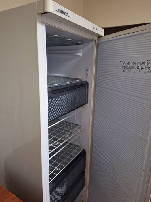 Продавам фризер Siltal