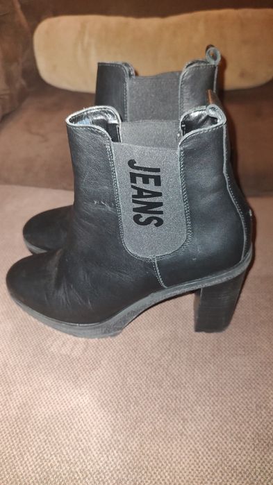 Ghete Tommy Hilfiger piele naturala