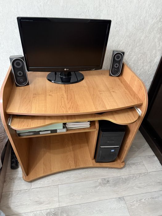 Продам стол для компьютера