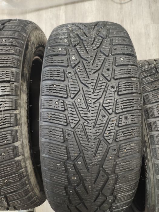Продам 4шт Б/у зимнюю резину R16 nokian hakkapeliitta