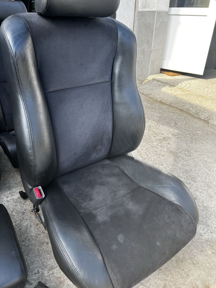 Салон от Toyota Avensis t25 хечбек