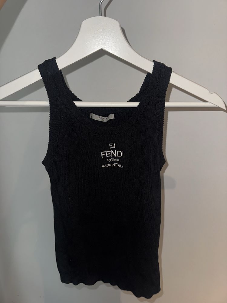 Нов топ fendi, размер С
