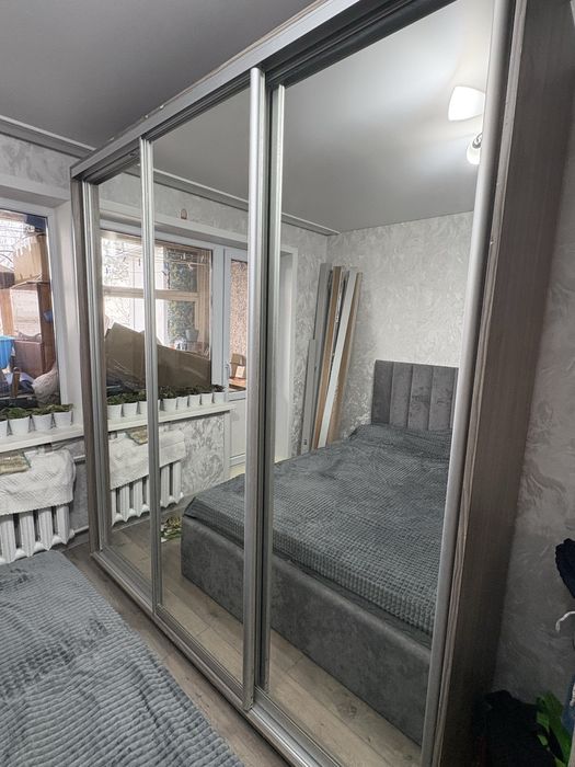 Срочно Продам  шкаф купе, очень вместительный.Цена 50.000. Самовывоз