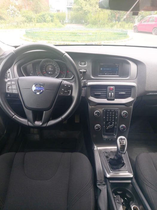 Vând Volvo v40 Cross Country