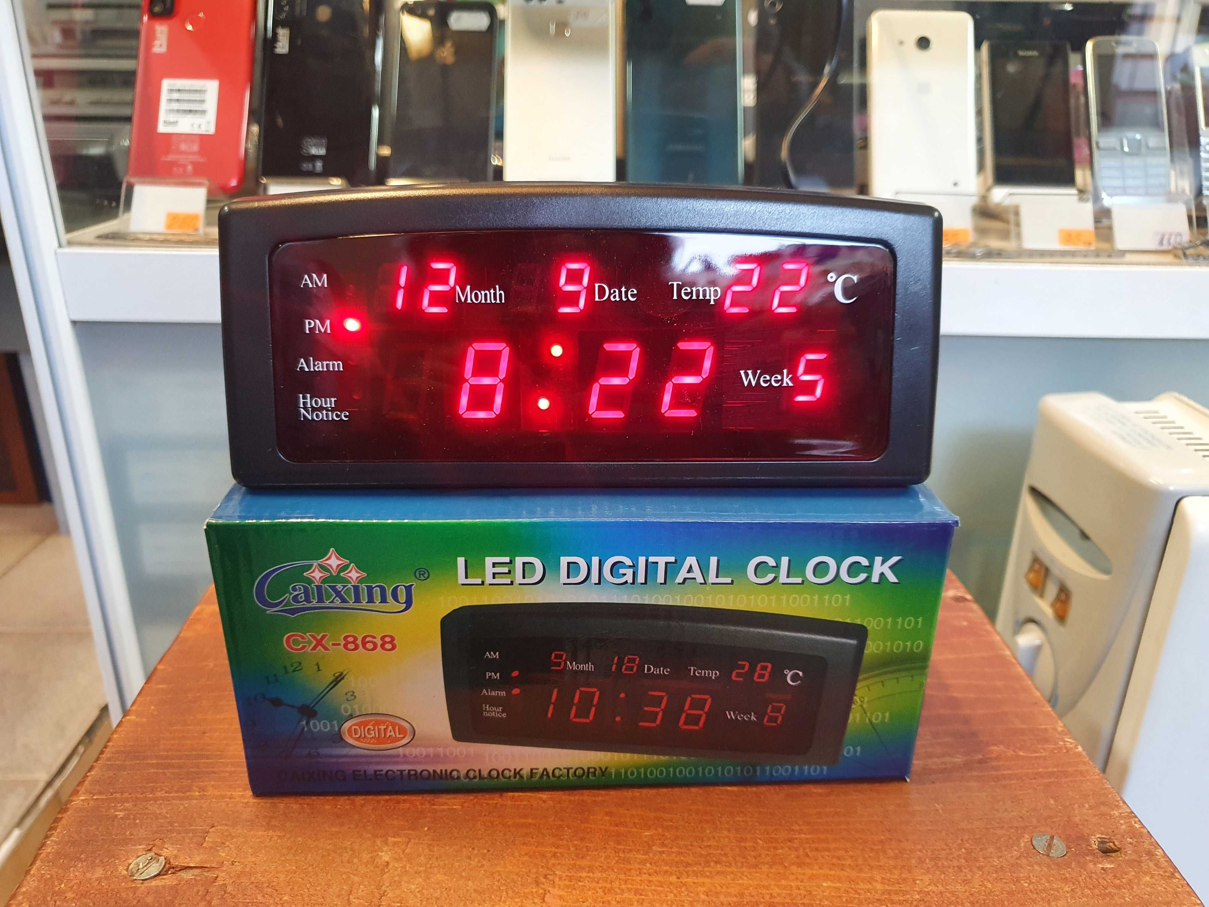 НОВ! Настолен електронен часовник с дата, термометър и аларма.