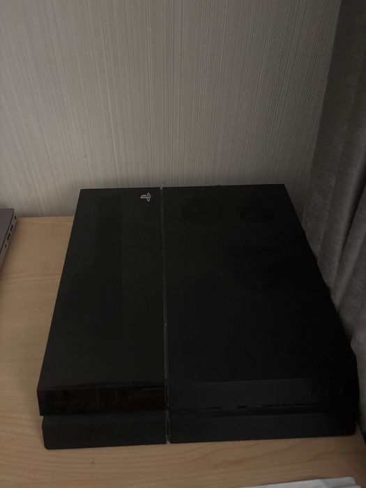 playstation 4 с джойстиком и с играми внутри