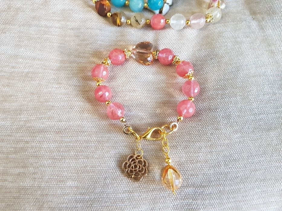 Колиета и Гривни с Естествени Камъни от 25 лв-50 лв