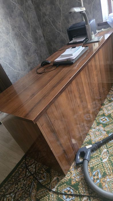 Стол рабочий в хорошем состоянии