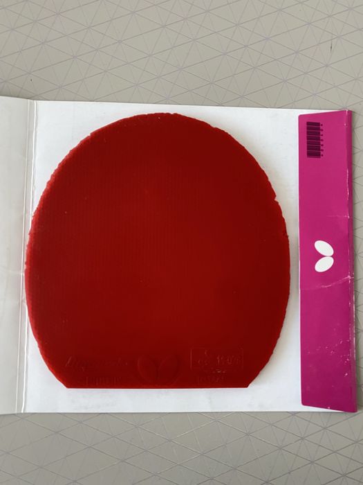 Гуми за тенис на маса Butterfly Dignics 05 черна и червена