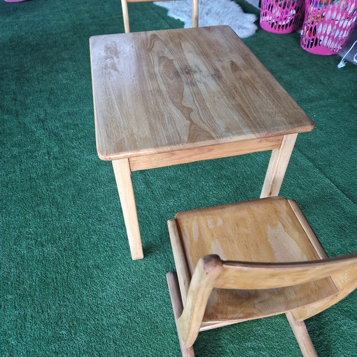 Măsuță de copii si scaune din lemn madiv
