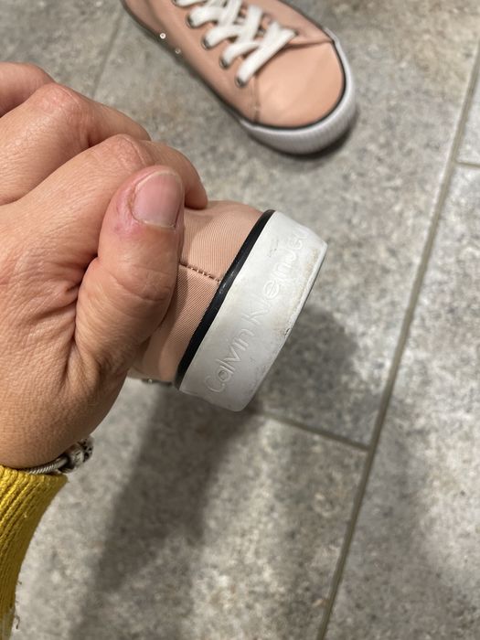 Кецове пепел от рози на Calvin Klein