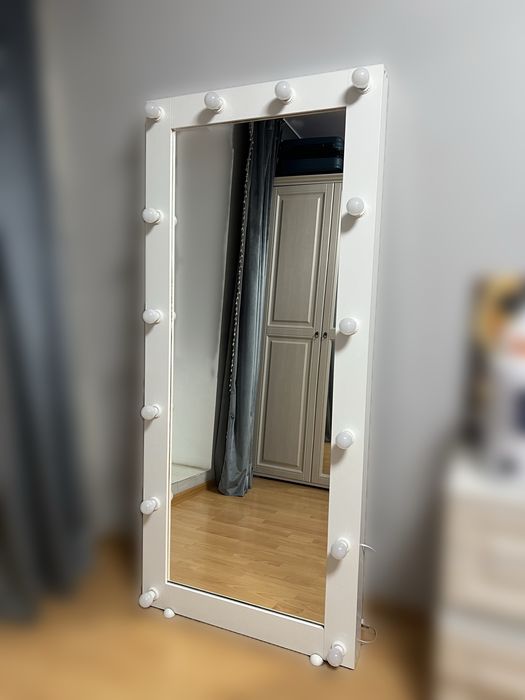 Продам зеркало с подсветкой