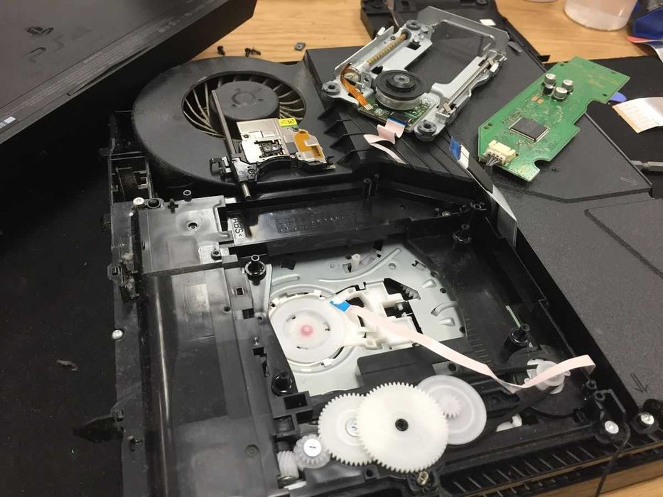 Service Laptop & PC & Console – Reparații Rapide și Profesionale