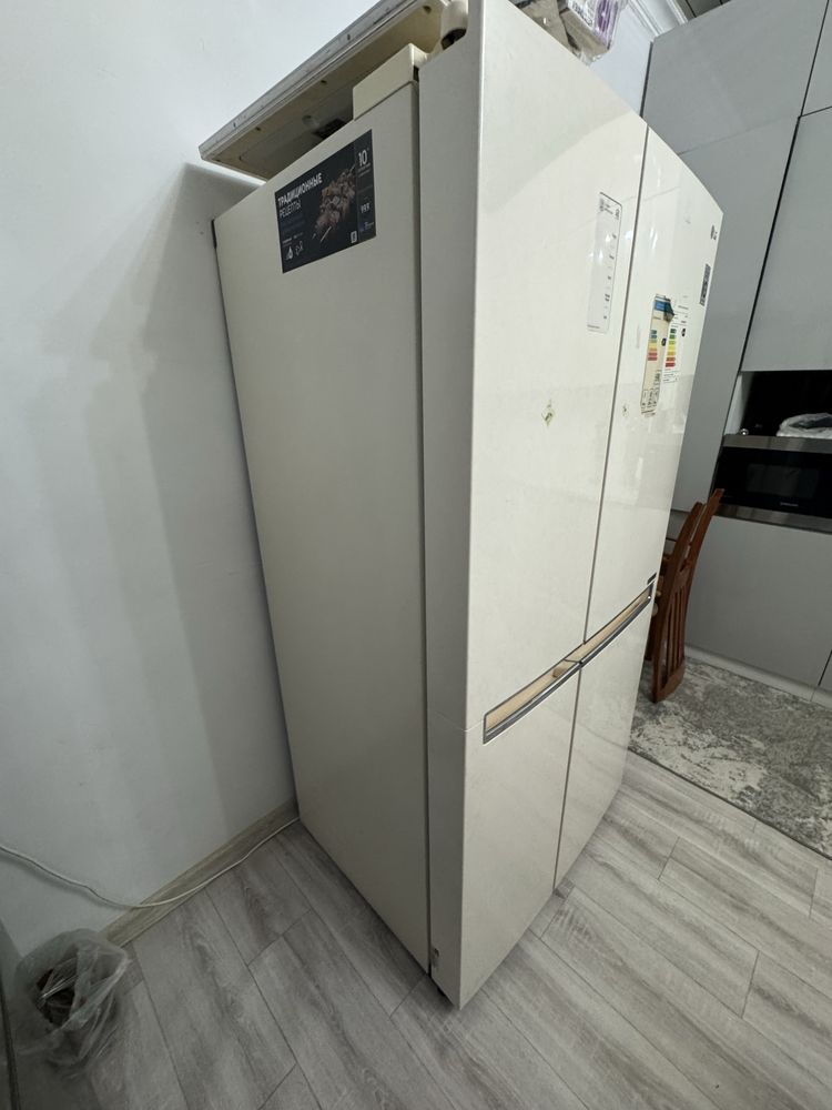 Холодильник LG в очень хорошем состояниии