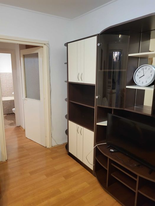 Închiriez apartament semicentral
