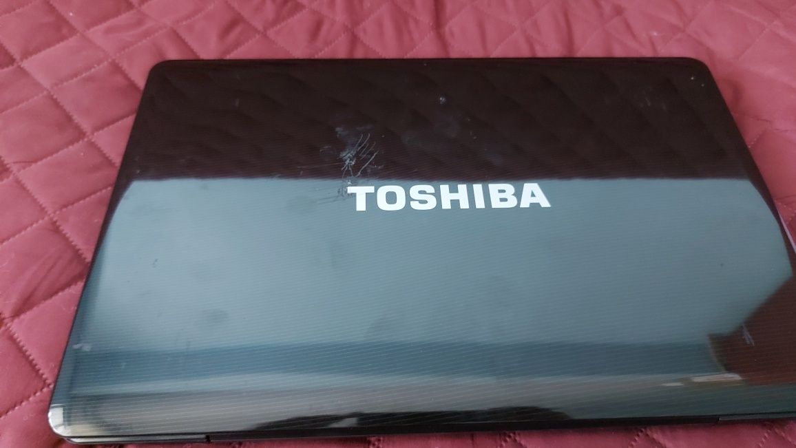 Laptop Toshiba L-555D, (necesită inlocuire placă de bază)