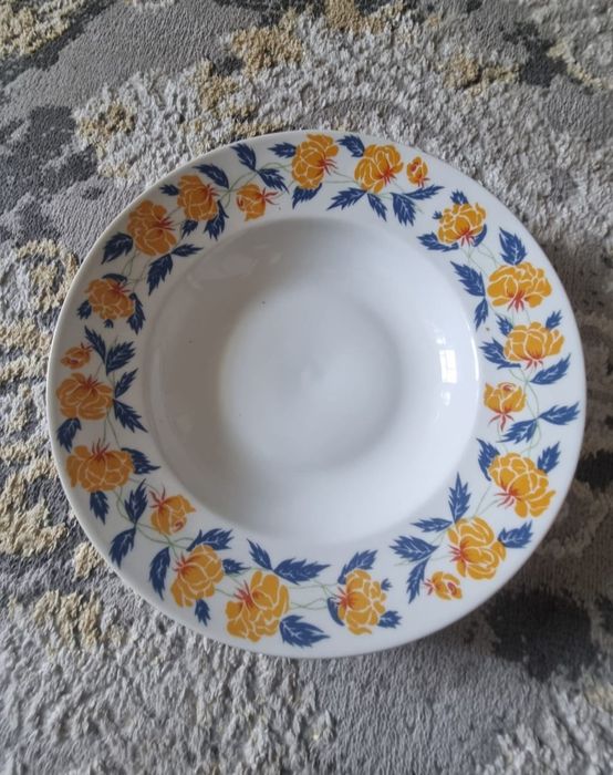 Продам НОВЫЕ чешские тарелки .