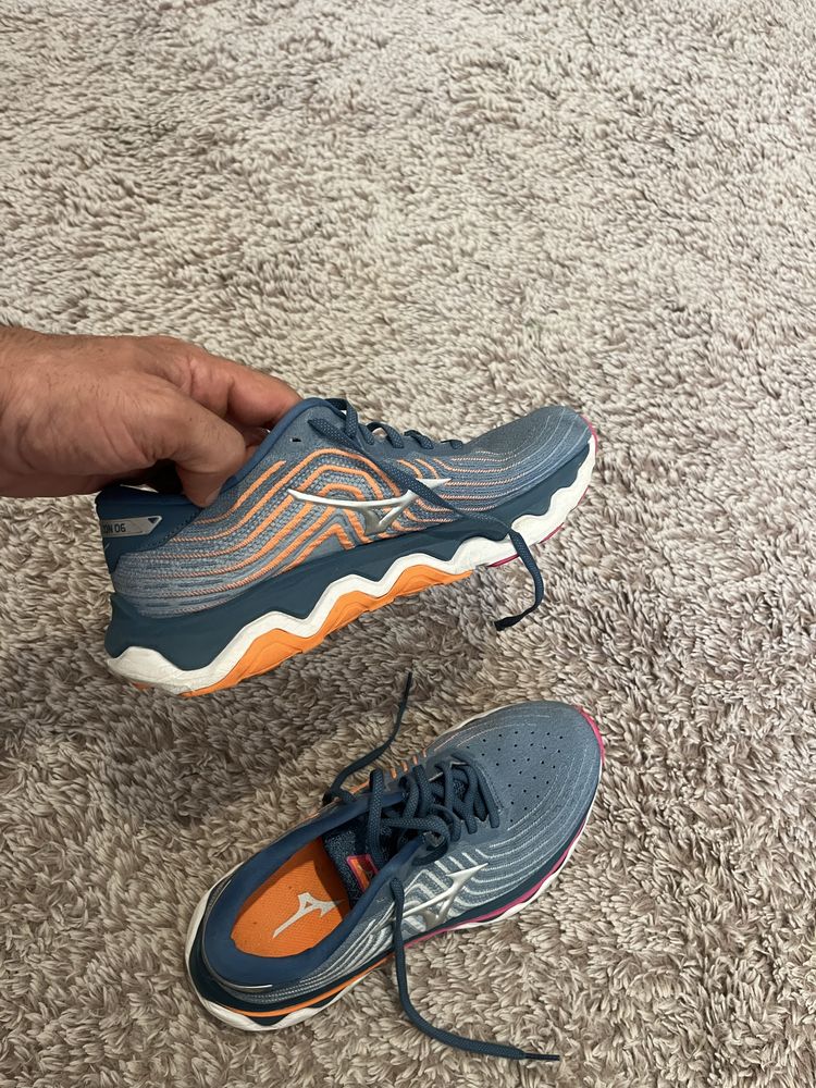 Mizuno Wave Horizon 06-оригинални дамскк маратонки