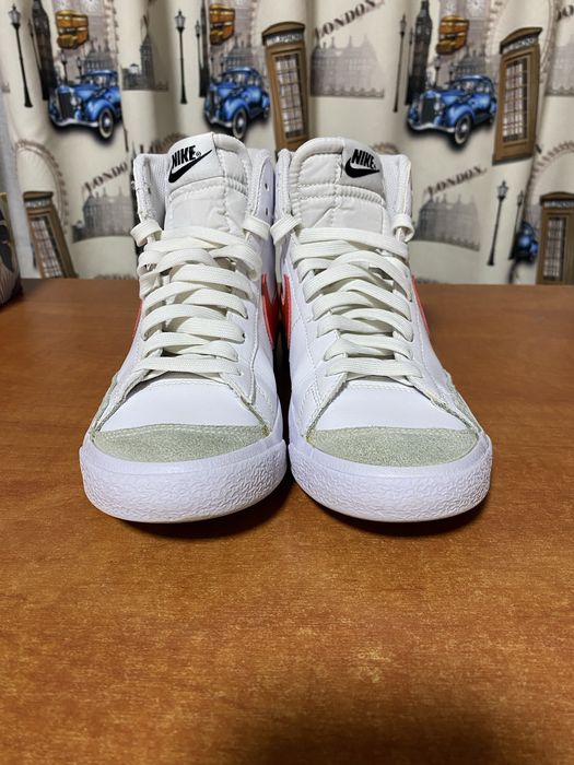Vând adidași nike blazer red stripe