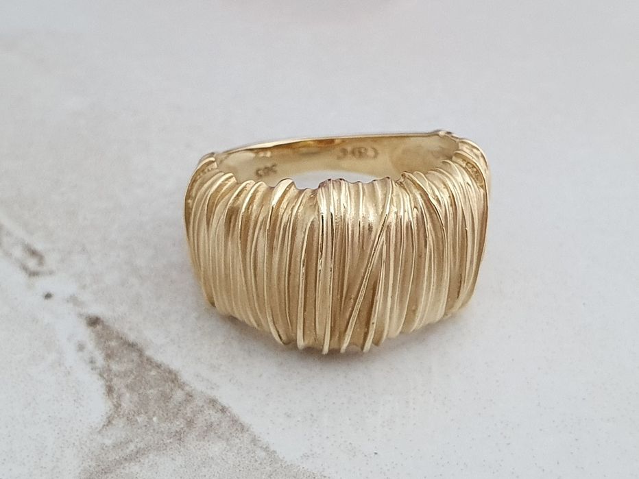 Inel din aur de 14K cu design modern cu nervuri mărimea 55