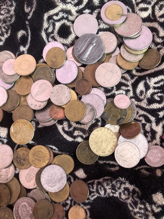 Vand urgent monezi vechi din mai mute tari