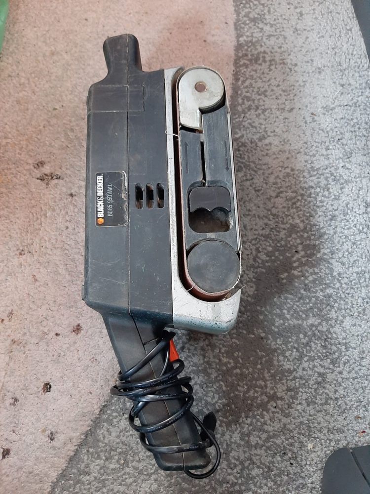 Vand masina de slefuit lemn Black & Decker second hand