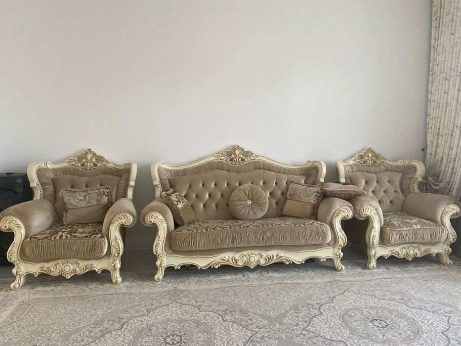 Диван с креслами (мебель для гостинной)