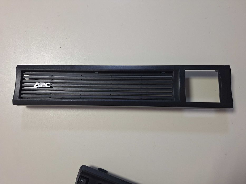 APC SMART-UPS Front Bezel Cover 2U Face Plate 876-0017