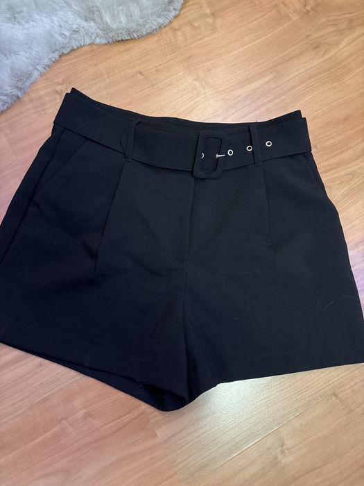 Дамски къси панталоми с колан