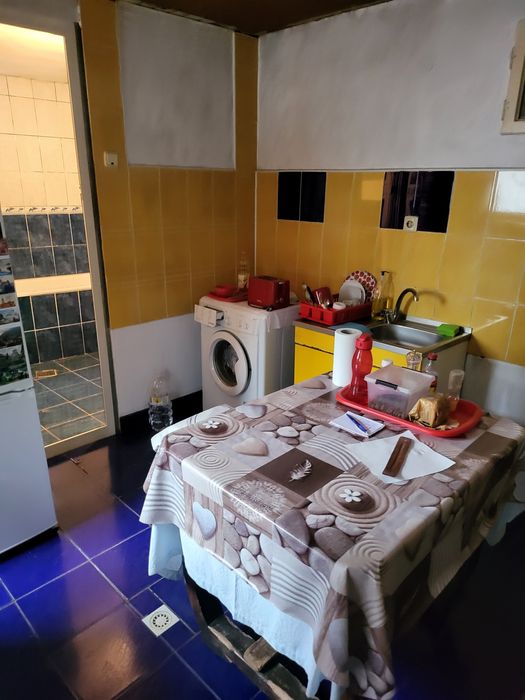 Casă curte cu mansarda și garaj in spate la vadul nou ferentari