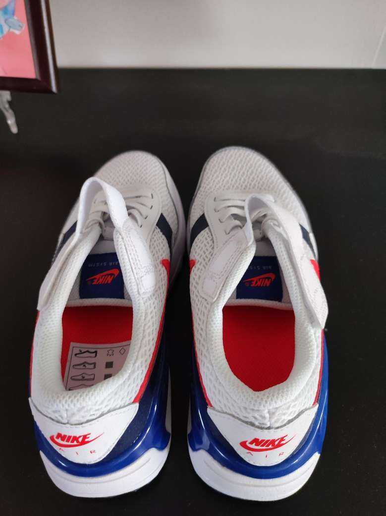 Nike AirMax DQ0285-101, Нови без кутия от Англия, EUR35, UK2.5, cm22