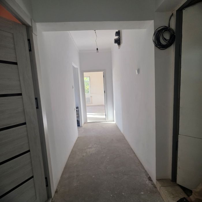 Юнусобод 4кв 2/4/4 Сотилади