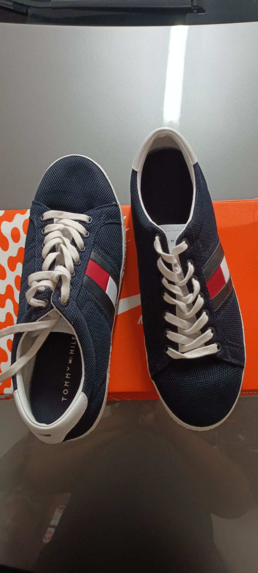 Pantofi tommy HILFIGER marimea 44 noi