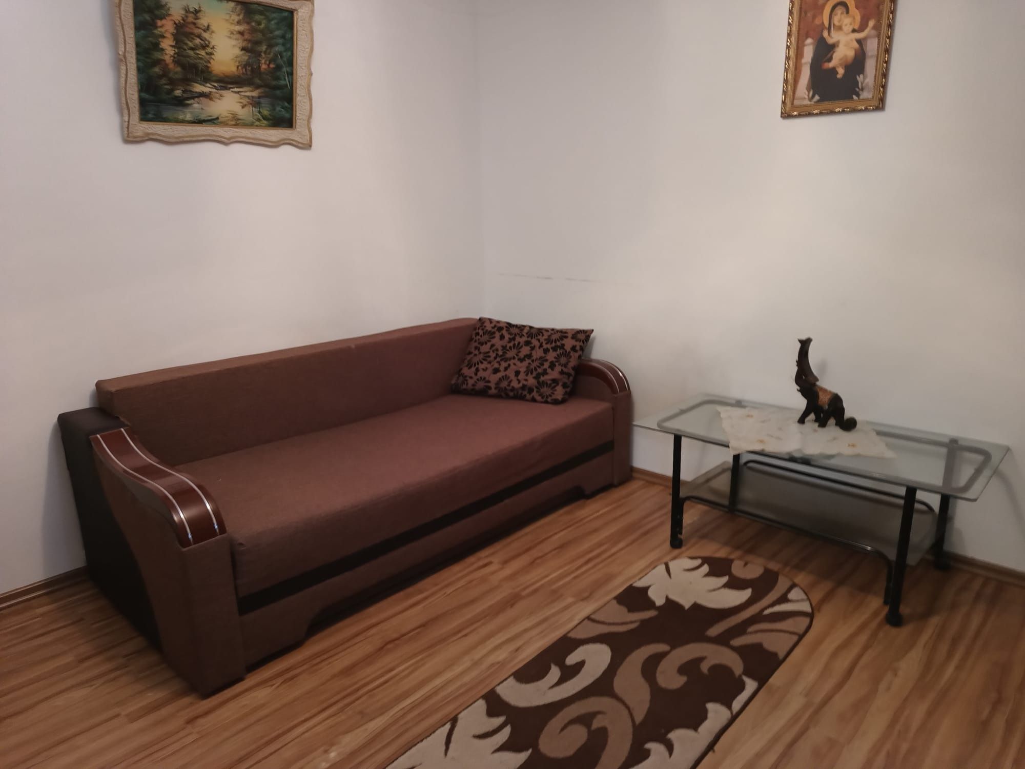 Camera de închiriat