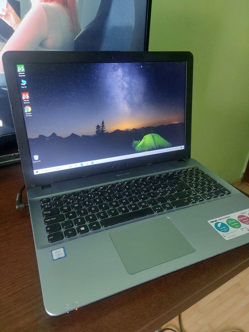 Laptop i5 th7, ddr4,SSD 256GB,4gb RAM