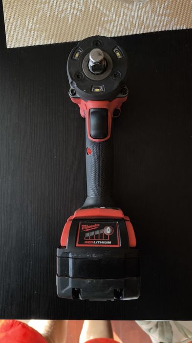 Pistol impact Milwaukee M18 FUEL  + baterie 5.0Ah ca nou!
