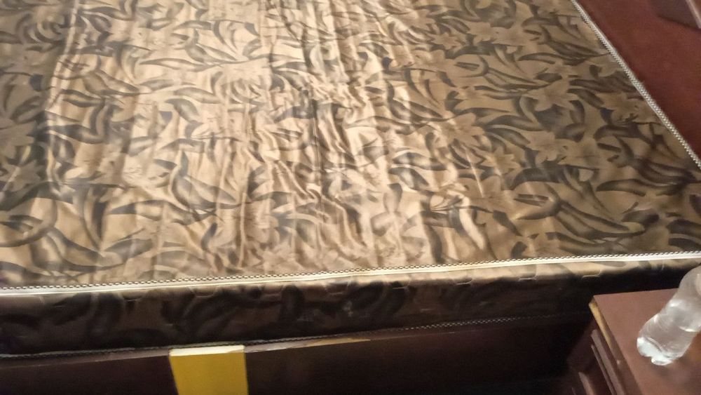 Продаеться матрас