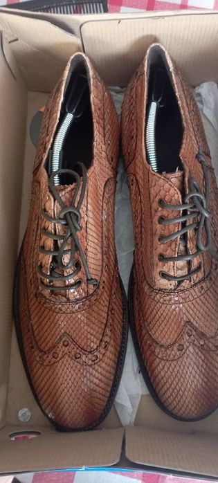 Pantofi din piele de sarpe