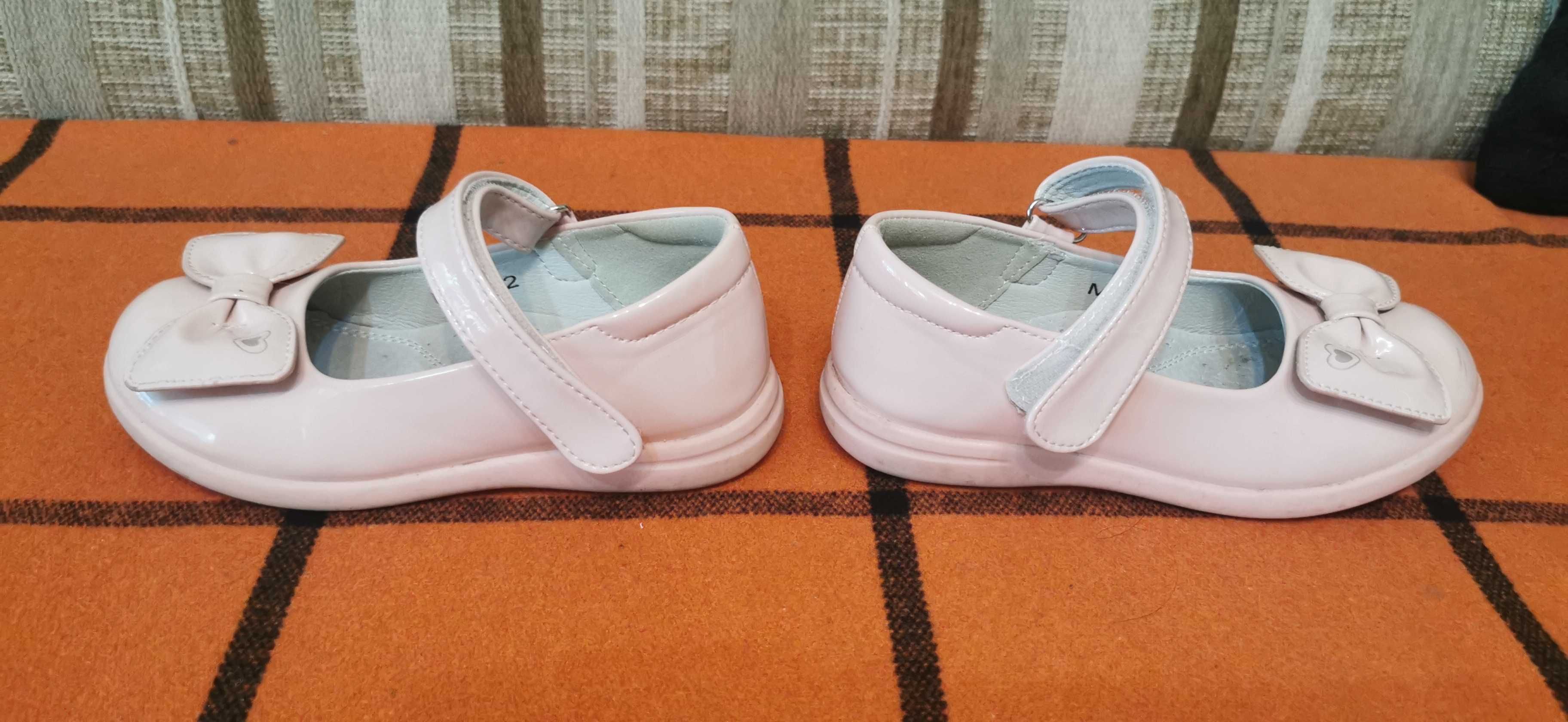 Pantofi de lac fetite