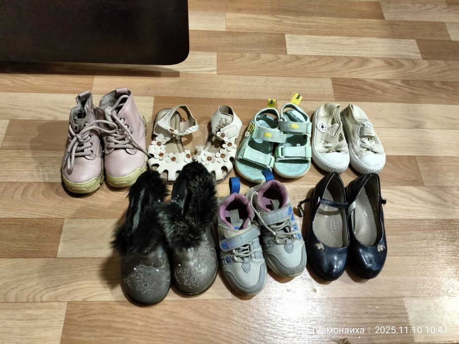 Отдам бесплатно одежду женскую и детскую обувь